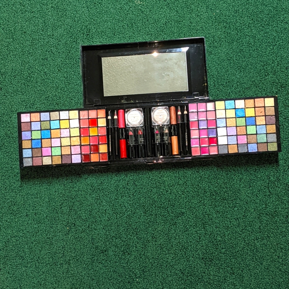 Compact Makeup Palette - Brand New